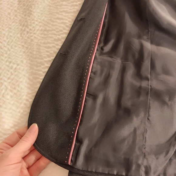 Women’s Ann Taylor 3 button Professional Black Blazer, size 2 - Picture 8 of 8